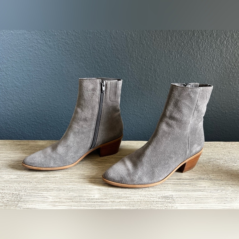 Lisa Vicky Elegant Gray Suede Ankle Booties